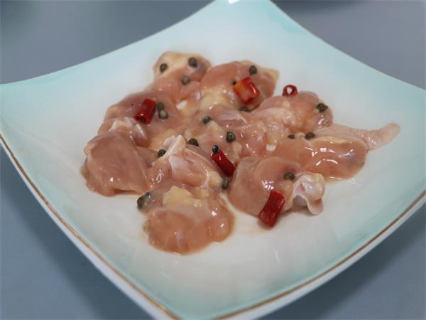 青花椒油黄鸡01